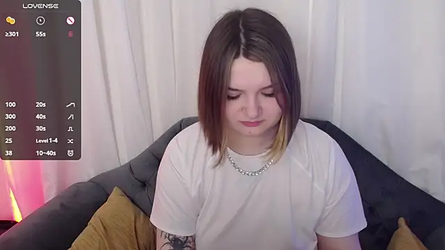 Snapshot of Alice_Walters chatting on 01-25-25, 03:41 Alice Walters online show from 01-25-25, 03:41