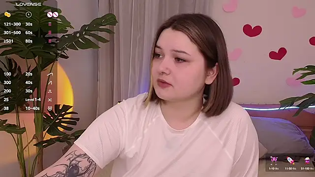 Snapshot of Alice_Walters chatting on 02-04-25, 03:36 Alice Walters online show from 02-04-25, 03:36