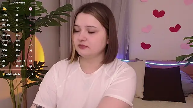 Snapshot of Alice_Walters chatting on 02-04-25, 07:00 Alice Walters online show from 02-04-25, 07:00