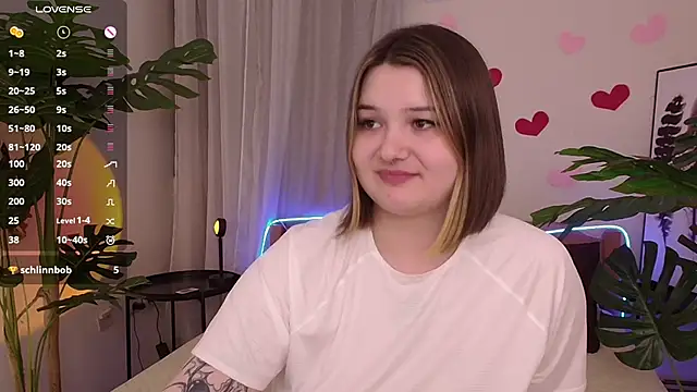 Snapshot of Alice_Walters chatting on 02-04-25, 10:02 Alice Walters online show from 02-04-25, 10:02