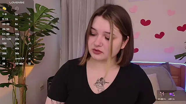 Snapshot of Alice_Walters chatting on 02-06-25, 03:20 Alice Walters online show from 02-06-25, 03:20