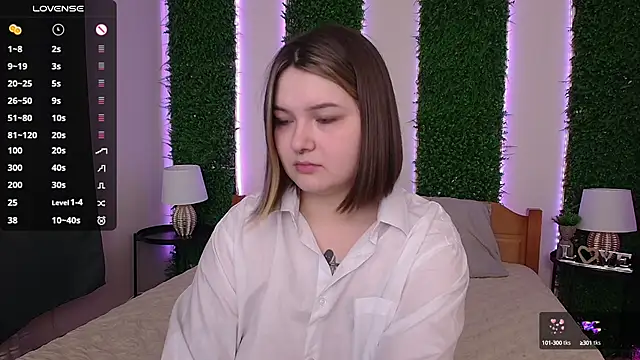 Snapshot of Alice_Walters chatting on 02-25-25, 04:10 Alice Walters online show from 02-25-25, 04:10