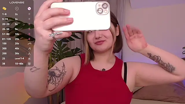 Snapshot of Alice_Walters chatting on 03-06-25, 03:45 Alice Walters online show from 03-06-25, 03:45