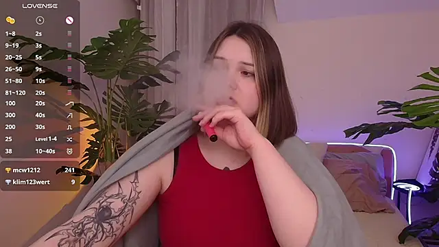 Snapshot of Alice_Walters chatting on 03-06-25, 07:21 Alice Walters online show from 03-06-25, 07:21