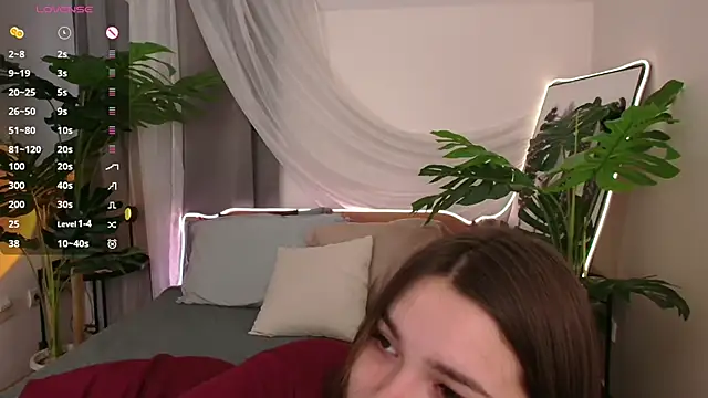 Snapshot of Alice_Walters chatting on 09-10-25, 02:39 Alice Walters online show from 09-10-25, 02:39