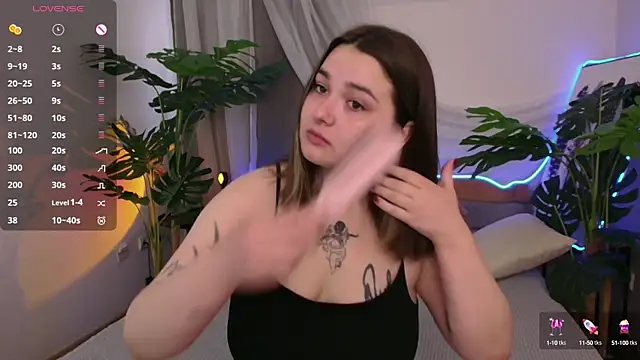 Snapshot of Alice_Walters chatting on 09-15-25, 02:28 Alice Walters online show from 09-15-25, 02:28