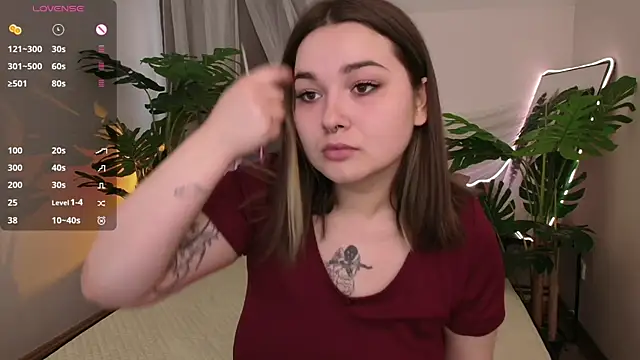 Snapshot of Alice_Walters chatting on 09-24-25, 02:31 Alice Walters online show from 09-24-25, 02:31