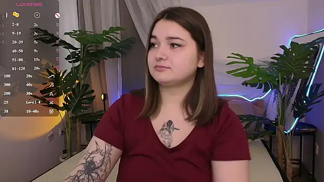 Snapshot of Alice_Walters chatting on 09-30-25, 02:33 Alice Walters online show from 09-30-25, 02:33