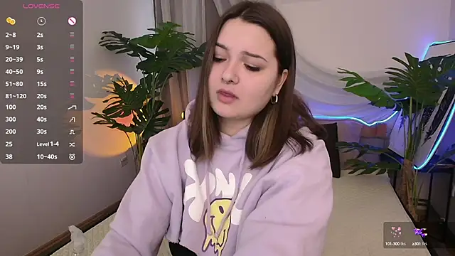 Snapshot of Alice_Walters chatting on 10-16-25, 02:29 Alice Walters online show from 10-16-25, 02:29