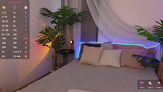 Snapshot of Alice_Walters chatting on 10-22-25, 02:39 Alice Walters online show from 10-22-25, 02:39