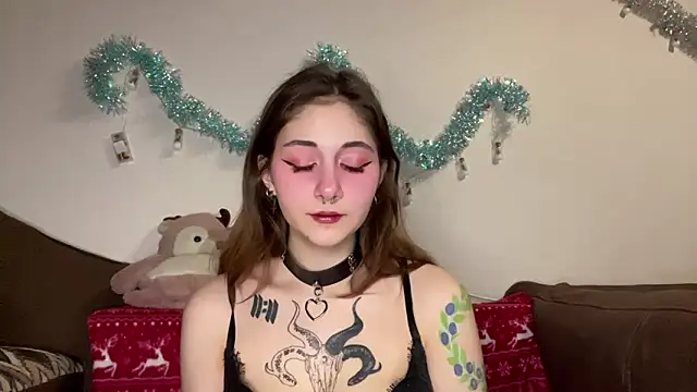 Snapshot of _Devill_Baby chatting on 01-26-25, 04:41 Devill Baby online show from 01-26-25, 04:41