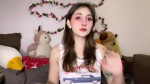 Snapshot of _Devill_Baby chatting on 02-07-25, 01:32 Devill Baby online show from 02-07-25, 01:32