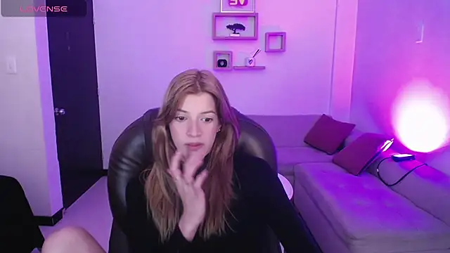 Snapshot of Nora_Vennucci chatting on 01-29-25, 07:32 Nora Vennucci online show from 01-29-25, 07:32