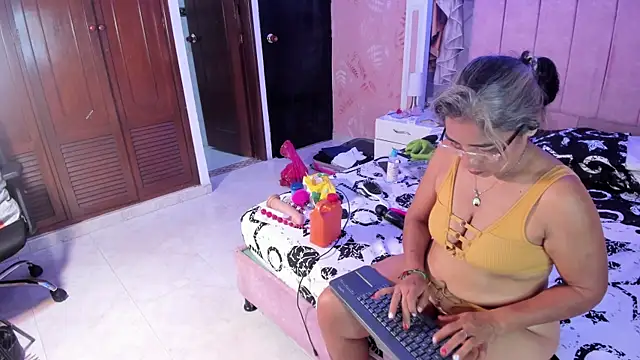 mature bigass   online show from 01-08-25, 10:26