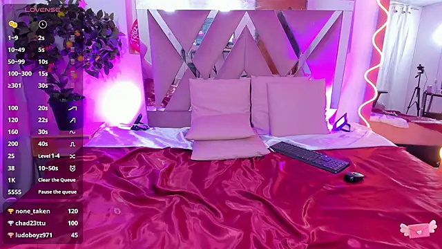 Daphnne tay online show from 02-18-25, 06:37