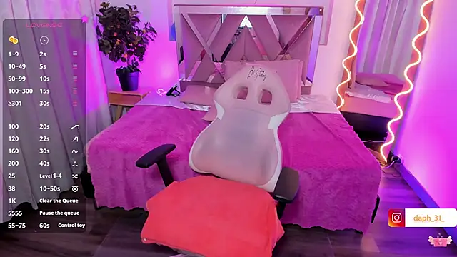 Daphnne tay online show from 03-05-25, 06:12