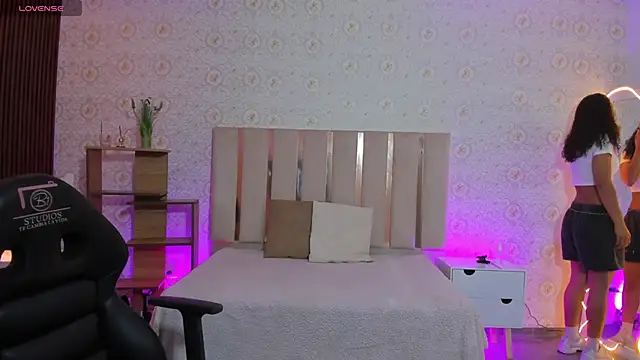 Daphnne tay online show from 09-29-25, 03:11