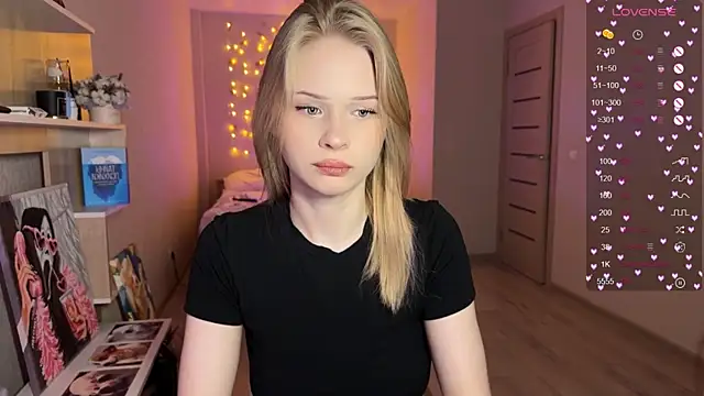 Snapshot of lisa_barbie chatting on 12-21-25, 04:19 lisa barbie online show from 12-21-25, 04:19