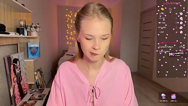 Snapshot of lisa_barbie chatting on 12-22-25, 11:18 lisa barbie online show from 12-22-25, 11:18