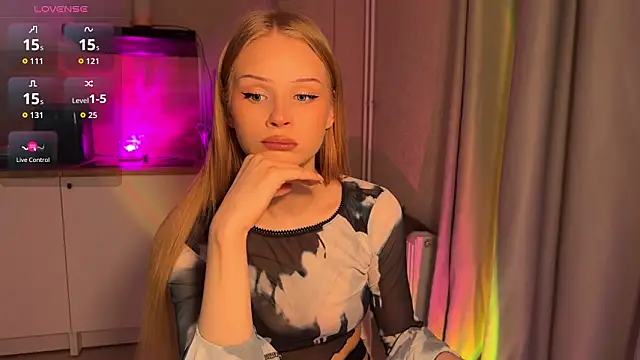 Snapshot of lisa_barbie chatting on 02-22-26, 07:34 lisa barbie online show from 02-22-26, 07:34