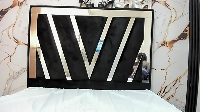 KarinaSimonz online show from 02-18-26, 08:05