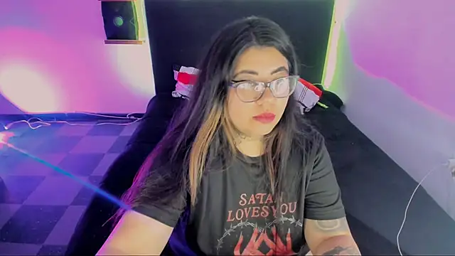 Snapshot of devilfoxtwo chatting on 01-19-25, 02:36 devilfoxtwo online show from 01-19-25, 02:36