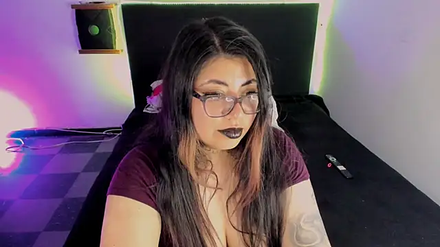 Snapshot of devilfoxtwo chatting on 02-12-25, 07:45 devilfoxtwo online show from 02-12-25, 07:45