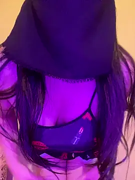 Snapshot of Cameelia chatting on 10-29-25, 02:58 Cameelia online show from 10-29-25, 02:58