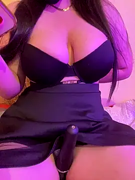 Snapshot of Cameelia chatting on 11-05-25, 05:24 Cameelia online show from 11-05-25, 05:24