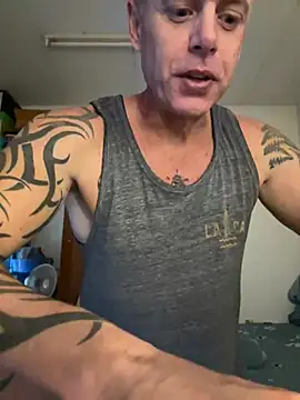 Snapshot of luv2masterb8247 chatting on 12-16-24, 04:23 luv2masterb8247 online show from 12-16-24, 04:23