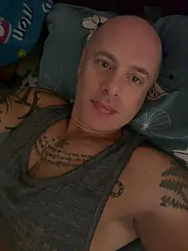 Snapshot of luv2masterb8247 chatting on 12-18-24, 12:43 luv2masterb8247 online show from 12-18-24, 12:43