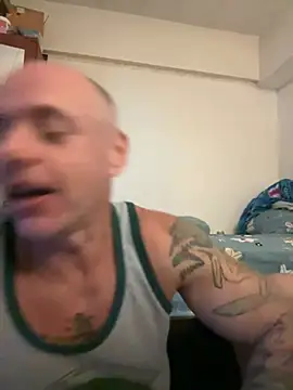 Snapshot of luv2masterb8247 chatting on 12-23-24, 04:33 luv2masterb8247 online show from 12-23-24, 04:33