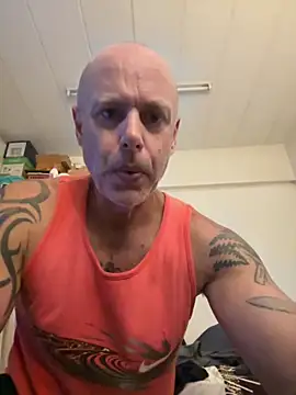 Snapshot of luv2masterb8247 chatting on 12-24-24, 04:11 luv2masterb8247 online show from 12-24-24, 04:11