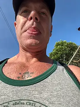 Snapshot of luv2masterb8247 chatting on 01-04-25, 01:42 luv2masterb8247 online show from 01-04-25, 01:42