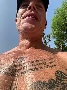 Snapshot of luv2masterb8247 chatting on 01-25-25, 02:47 luv2masterb8247 online show from 01-25-25, 02:47