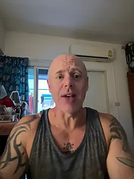 Snapshot of luv2masterb8247 chatting on 02-24-25, 04:27 luv2masterb8247 online show from 02-24-25, 04:27