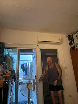 Snapshot of luv2masterb8247 chatting on 02-27-25, 04:31 luv2masterb8247 online show from 02-27-25, 04:31