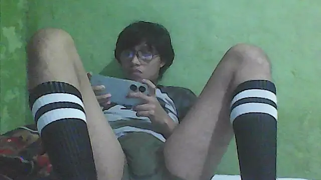 Snapshot of ruygw chatting on 10-19-25, 04:46 ruygw online show from 10-19-25, 04:46