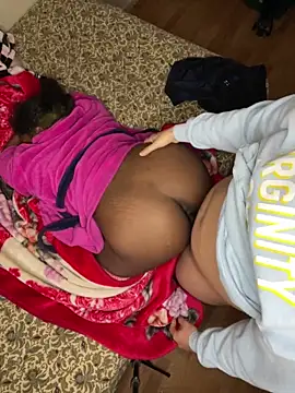 Snapshot of gamingcouple420 chatting on 12-15-25, 09:08 gamingcouple420 online show from 12-15-25, 09:08