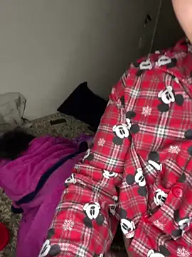 Snapshot of gamingcouple420 chatting on 12-22-25, 11:57 gamingcouple420 online show from 12-22-25, 11:57