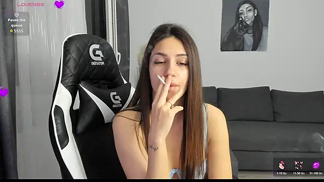 Kimi Ivy online show from 12-14-25, 05:02