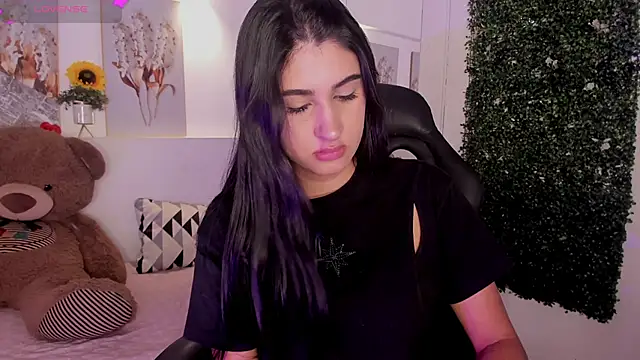 Snapshot of Ashley_Evans18 chatting on 11-08-25, 02:17 Ashley Evans18 online show from 11-08-25, 02:17