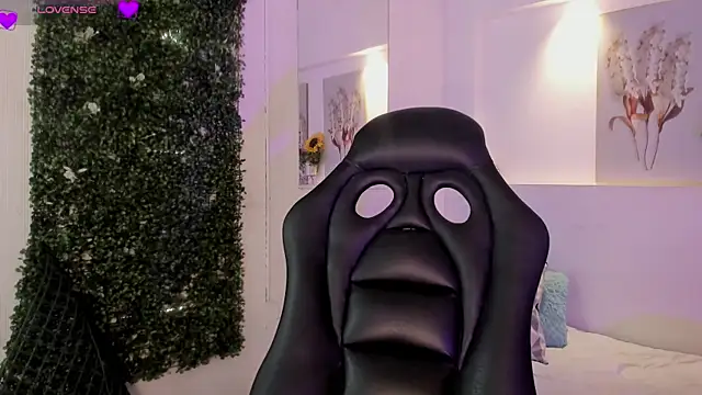 Snapshot of Ashley_Evans18 chatting on 11-20-25, 12:49 Ashley Evans18 online show from 11-20-25, 12:49