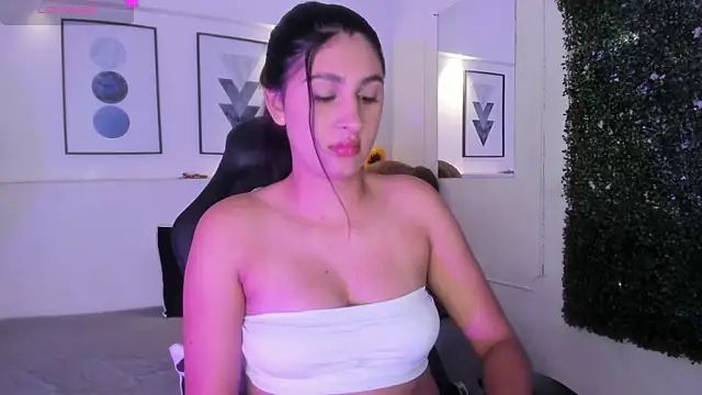 Snapshot of Ashley_Evans18 chatting on 01-07-26, 12:07 Ashley Evans18 online show from 01-07-26, 12:07