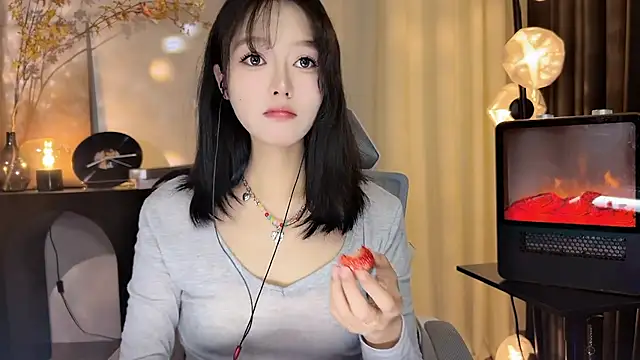 xiaodaibabyy online show from 12-28-24, 01:06