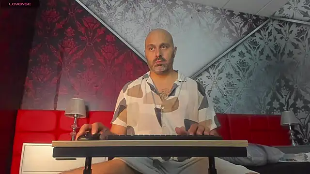 Snapshot of Gabriel_Harmant chatting on 12-04-24, 11:30 Gabriel Harmant online show from 12-04-24, 11:30