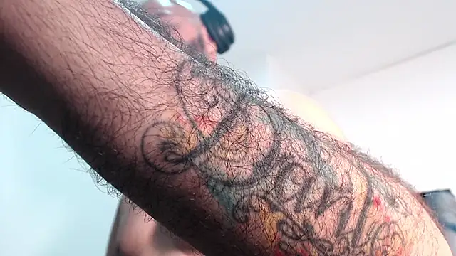 Snapshot of Gabriel_Harmant chatting on 01-09-25, 04:41 Gabriel Harmant online show from 01-09-25, 04:41