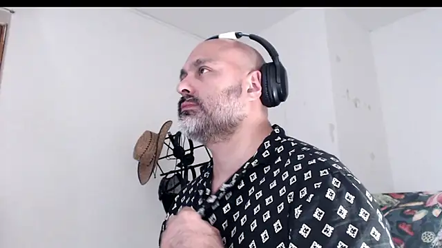 Snapshot of Gabriel_Harmant chatting on 01-08-26, 06:21 Gabriel Harmant online show from 01-08-26, 06:21