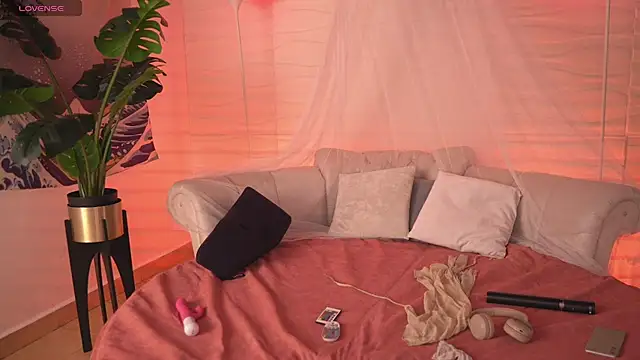 Snapshot of Dear_Morgan chatting on 02-20-25, 06:35 Dear Morgan online show from 02-20-25, 06:35