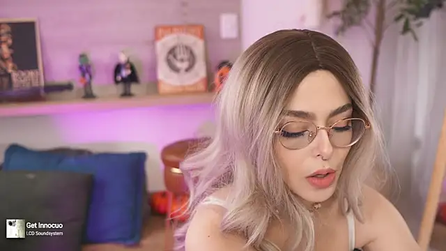 Snapshot of Dear_Morgan chatting on 10-11-25, 05:00 Dear Morgan online show from 10-11-25, 05:00